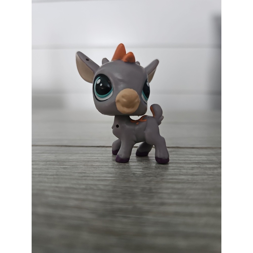 Authentic Littlest Pet Shop LPS #2389 Gray Goat Purple Hooves Orange Horns